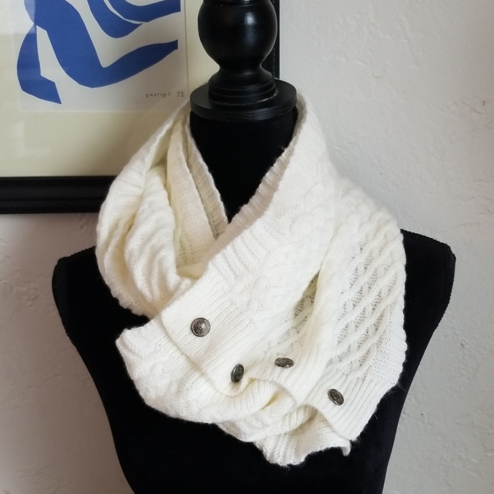 Knit Infinity Scarf with Buttons EUC